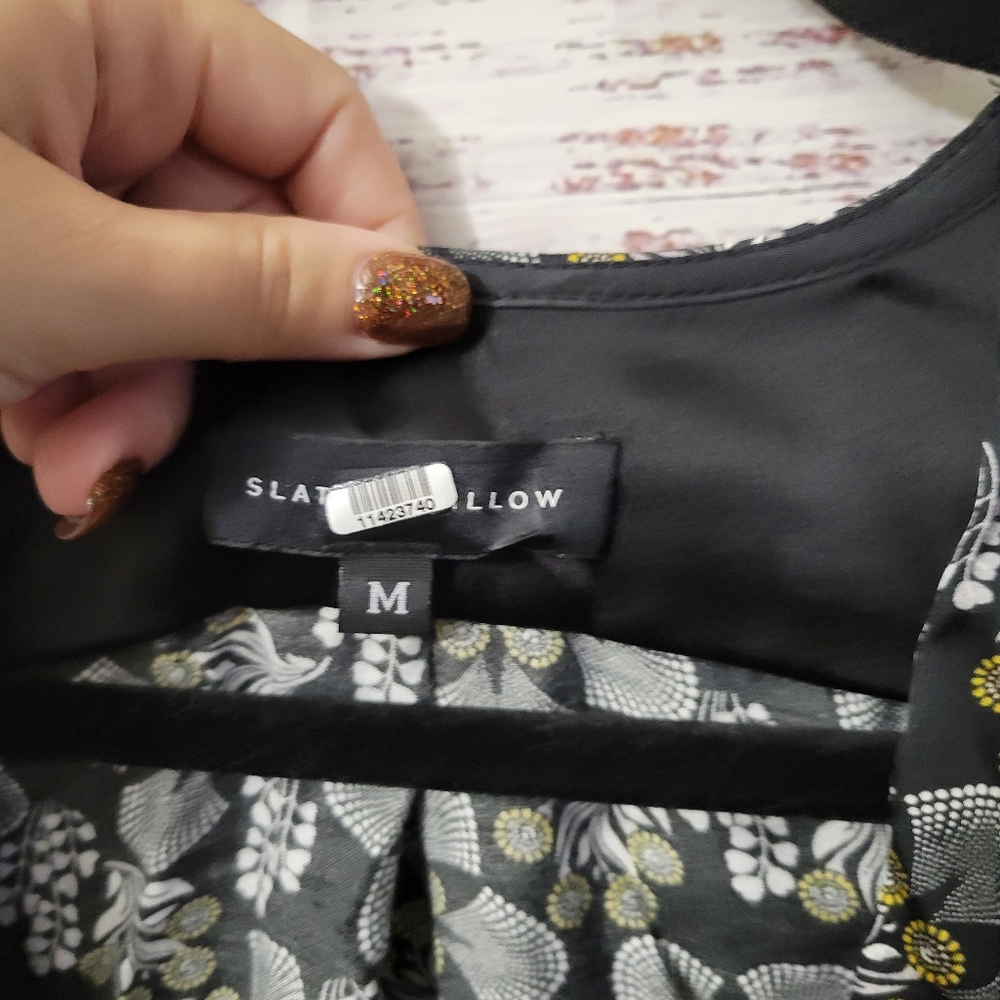 Slate & Willow M Fux Wrap Floral Blouse - Picture 5 of 6